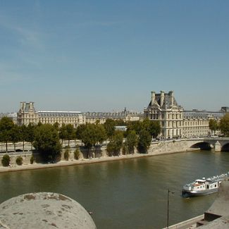 Palais du Louvre Вид на Лувр с крыши музея Орсе