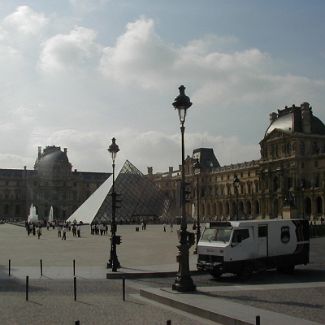 La Cour Napoléon du Louvre