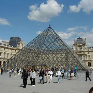 La pyramide du Louvre