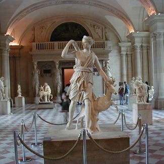 Artémis à la biche dite Diane de Versailles