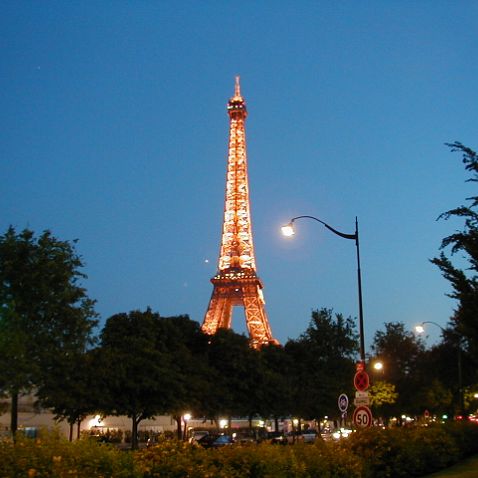 France: Paris: Champ de Mars & la tour Eiffel Франция: Париж: Марсово поле и Эйфелева башня