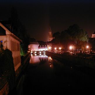 Quai du Woerthel, Strasbourg Вид с моста Пон-Кувер на набережную Воэртель в Страсбурге