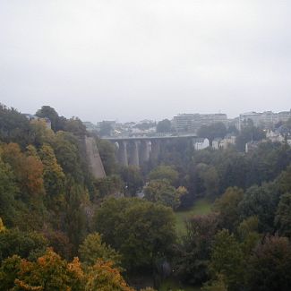 Luxemburgo-Passerelle Старый виадук Люксембурга по которому от ж.д. вокзала можно попасть в центр города