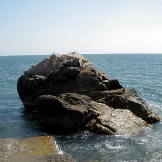 Наноостров у Алупкинского побережья