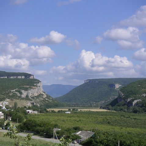 Crimea: Tankovoe & Lenin's Memory Дорога на южный берег Крыма от Бахчисарая мимо Бельбекских ворот и через колхоз Память Ленина