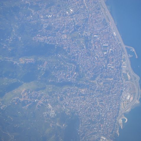 In flight: Black Sea: Turkish seaside Турецкий берег Чёрного моря из самолёта вблизи Трабзона