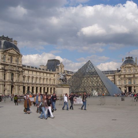 France: Paris: Jardin des Tuileries & Louvre