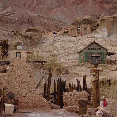 California: Mojave freeway & Calico Ghost Town Калифорния: Дорога Мохаве и Калико - город-призрак и бывший шахтерский городок в пустыне Мохаве