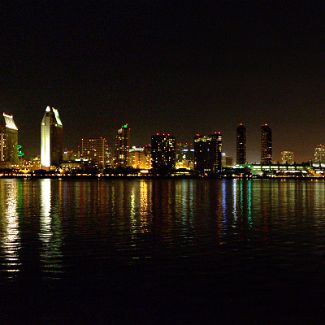 Night San Diego panorama from Coronado island Панорама ночного Сан-Диего с острова Коронадо