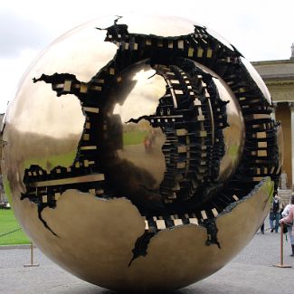 Sfera con sfera, Vaticano Сфера внутри сферы | Sphere Within Sphere by Arnaldo Pomodoro