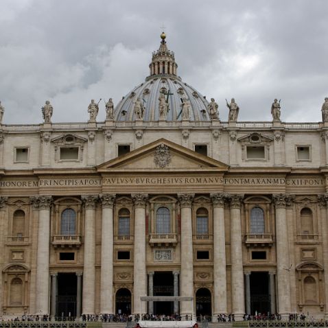 Vatican: St. Peter's Square Ватикан: Площадь Святого Петра | Vaticanæ: Forum Sancti Petri | Vaticano: Piazza San Pietro