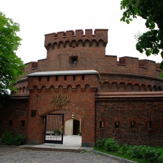 Dohnaturm mit dem Kaliningrader Bernsteinmuseum ( Музей янтаря)