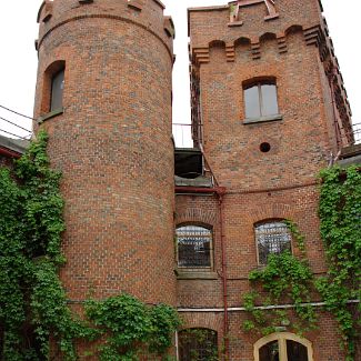 Dohnaturm mit dem Kaliningrader Bernsteinmuseum ( Музей янтаря)