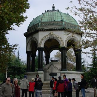 Немецкий фонтан на площади Ипподром в Стамбуле Deutscher Brunnen | Alman Çeşmesi | Подаркок немецкого кайзера Вильгельма II султану Абдул-Хамиду II