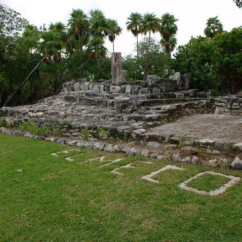 Mexico: Quintana Roo: Cancun: El Meco Mayan ruins