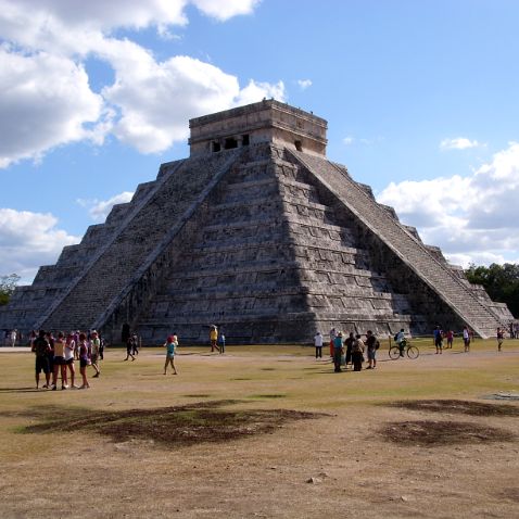 Mexico: Yucatan: Chichen Itza Mayan ruins Мексика: Юкатан: Чичен-Ица - священный город народа Ица, руины древнего города майя на полуострове Юкатан в 120 км к...