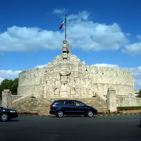 Mexico: Yucatan: Merida Мексика: Юкатан: Мерида - столица штата Юкатан - самый первый город на полуострове Юкатан построенный испанскими...