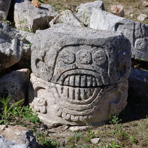 Mexico: Yucatan: Kabah Mayan ruins Мексика: Юкатан: Кабах - руины цивилизации майя, вторые по размеру после Ушмаля на возвышенности Пуук на полуострове...