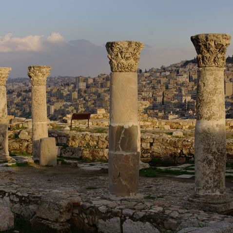 Jordan: Amman Citadel Иордания: На высоком холме в самом центре Аммана древняя Цитадель, которой около 7000 лет. Со стен Цитадели открываются...