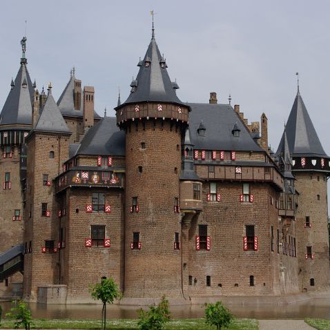 Netherlands: Haarzuilens: De Haar Castle