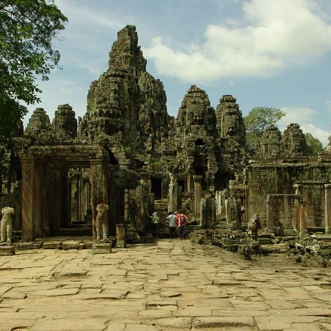 Prasat Bayon, Cambodia Храмовый комплекс Байон в центре Ангкор-Тхома // ប្រាសាទបាយ័ន