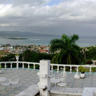 Jamaica: Montego Bay: Richmond Hill Inn Patio Ямайка: Монтего-Бэй: Панорама терассы Richmond Hill Inn