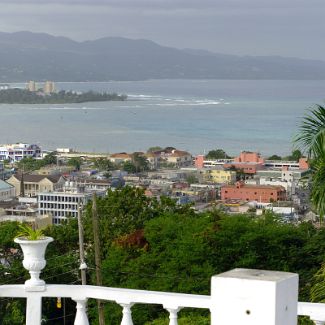 Jamaica: View on DownTown MoBay from Richmond Hill Ямайка: Панорама даунтауна Монтего-Бэй с холма Richmond