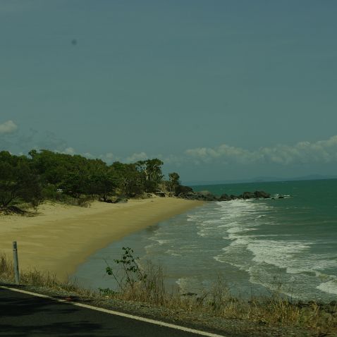 Australia: Queensland: Captain Cook Highway from Palm Cove to Port Douglas