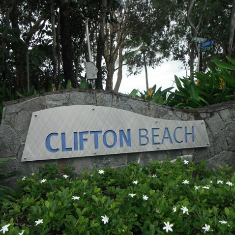 Australia: Queensland: Clifton Beach