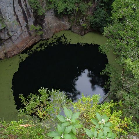 Australia: Queensland: Atherton Tablelands: The Mount Hypipamee Crater