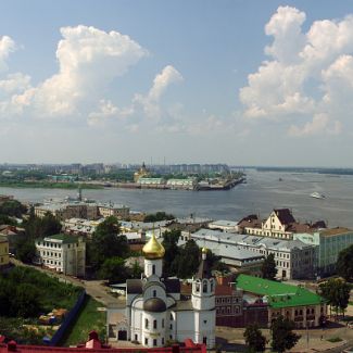 Панорамный вид на место слияния Оки и Волги