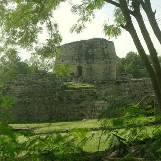 Обсерватория Майя или Круглый храм в Майяпан A ruined Maya observatory in Mayapan (Structure Q-152) or Redondo Temple