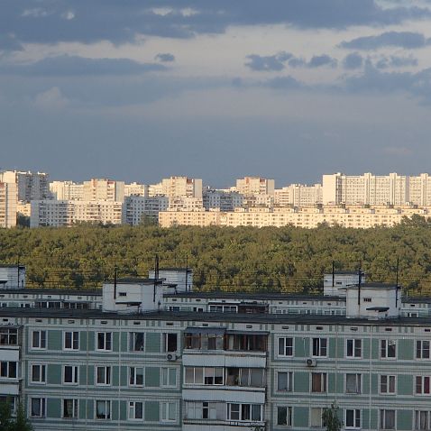 Russia: Moscow: Roofs at Sunset Москва: Тёплый Стан: Крыши на закате