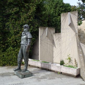 Statue of Milan Rastislav Štefánik, Prague Socha Milana Rastislava Štefánika