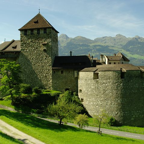 Vaduz, Principality of Liechtenstein Вадуц, Княжество Лихтенштейн | Vaduz, Fürstentum Liechtenstein