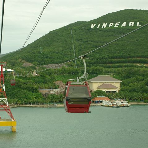 Việt Nam: Khánh Hòa: Đảo Hòn Tre: Vinpearl Land Вьетнам: Кханьхоа: Парк развлечений Винперл на острове Хон Че. В парке по единому билету для туристов работают...