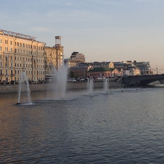 2015_05_21-19_54_04 Москва. Плавающие фонтаны на Водотводном канале.