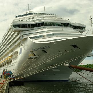 Costa Favolosa at port of Oslo Круизный лайнер Costa Favolosa в порту Осло