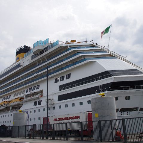 Danmark: København: Embarkation on the ship Costa Favolosa Посадка на круизный лайнер Costa Favolosa в порту Копенгагена, ознакомительная прогулка по лайнеру и отплытие