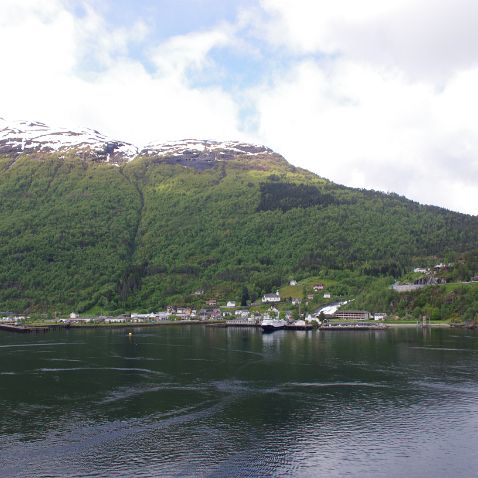 Kongeriket Norge: Sunnylvsfjorden Норвегия. Суннмёре. Суннюлвс-фьорд - ответвление Стур-фьорда по которому можно попасть в Хеллесилт и в Гейрангер-фьорд.