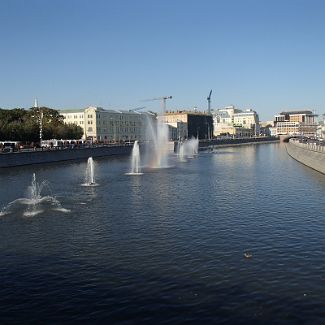 2015_08_22-17_01_51 Москва. Плавающие фонтаны на Водотводном канале.