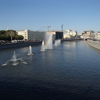 2015_08_22-17_01_58 Москва. Плавающие фонтаны на Водотводном канале.