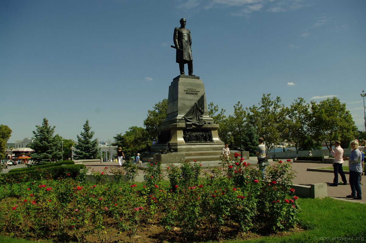 Памятник адмиралу Нахимову 