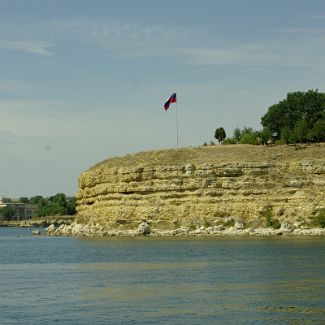 Мыс Кордон Слева Михайловская батарея, справа мыс Кордон