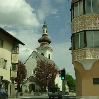 Zum heiligen Laurentius und Rathaus Wattens