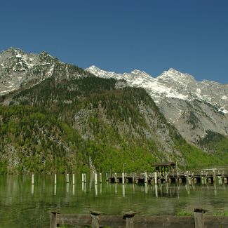 Salet: Ansicht der Bootsanlegestelle Вид на лодочный причал Salet на юге озера Königssee