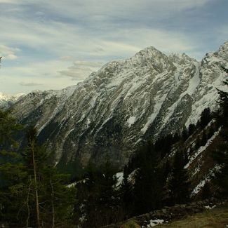 Göll-Massiv Верхняя Бавария: Берхтесгаденер-Ланд: Вид на горный массив Göll c панорамной дороги Roßfeldhöhenringstraße.