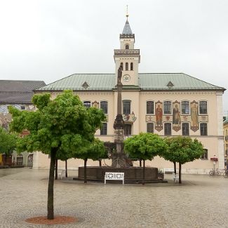 Rathaus und Rathausplatz in Bad Reichenhall