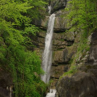 Der Mühlbach-Wasserfall in Hallstatt