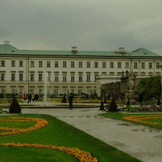 Schloss Mirabell, Seitenfassade zum Mirabellgarten